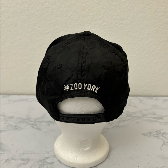 Zoo York Hat Black SnapBack Black Baseball Logo Streetwear Abstract Wide Bill C2 - Picture 3 of 8